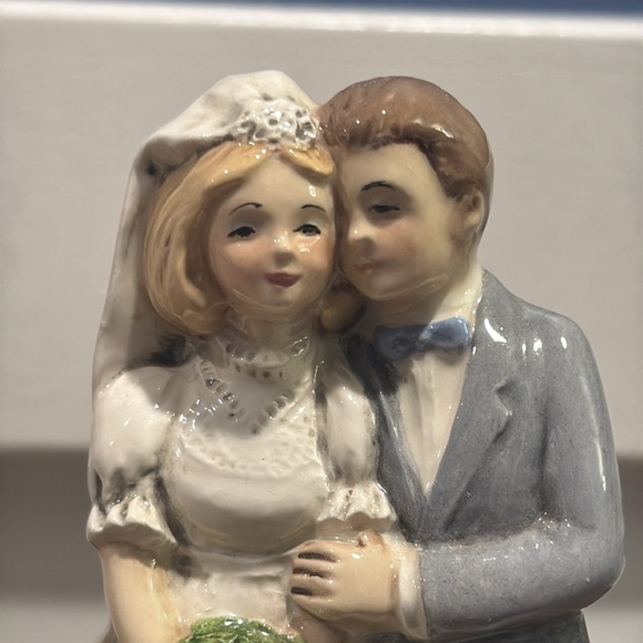 Elegant Wedding Couple Figurine White and Gray blonde bride Burnett groom cake - Picture 3 of 8